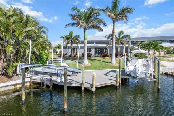 Exterior, Lake