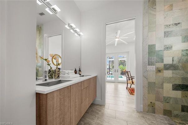 Bathroom, Dual Sink Vanities, Interior