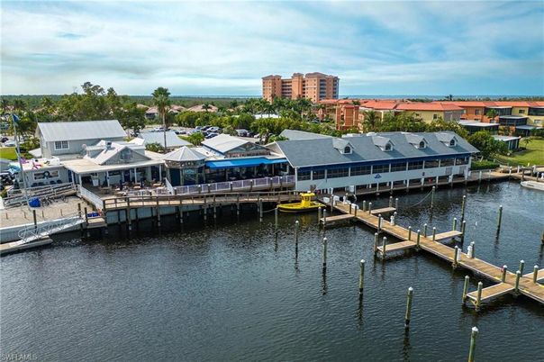 Exterior, Lake
