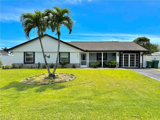 Backyard, Exterior, Facade, Ranch