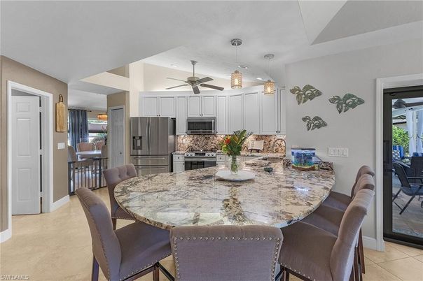 Dining room, Interior, Kitchen, Pendant Lights, Recessed Lighting, Stainless Steel Appliances
