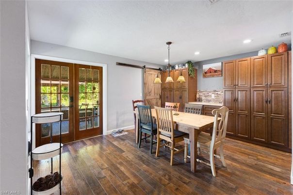 Dining room, Interior, Kitchen, Pendant Lights, Recessed Lighting, Wood Texture Flooring