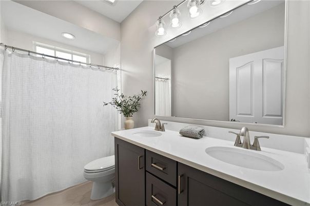 Bathroom, Dual Sink Vanities, Interior, Recessed Lighting