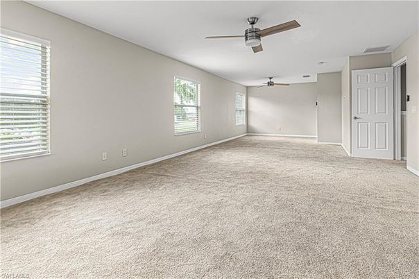 Empty room, Interior