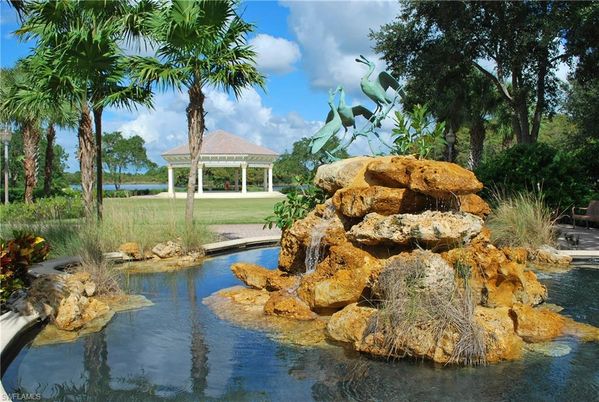 Exterior, Lake