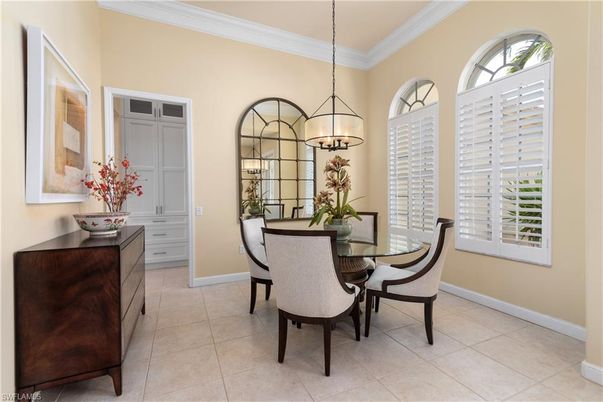 Chandelier, Dining room, Interior, Pendant Lights
