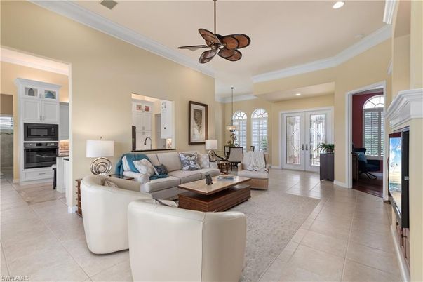 Chandelier, Interior, Kitchen, Living room, Pendant Lights, Recessed Lighting, Stainless Steel Appliances