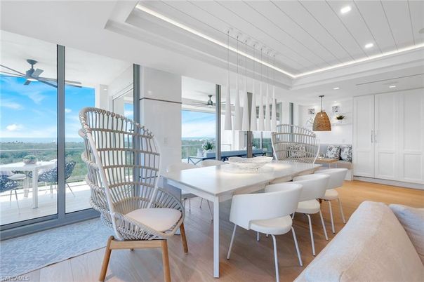 Dining room, Interior, Kitchen, Pendant Lights, Recessed Lighting, Wood Texture Flooring