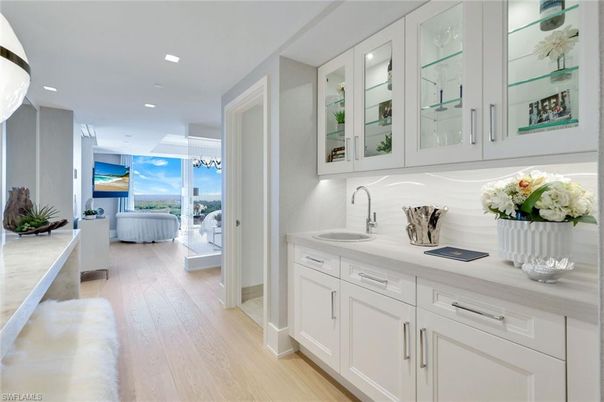 Interior, Pendant Lights, Recessed Lighting, Wood Texture Flooring