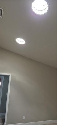 Empty room, Interior, Recessed Lighting