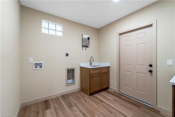 Bathroom, Interior, Recessed Lighting, Wood Texture Flooring