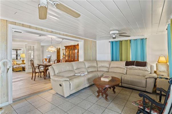 Chandelier, Dining room, Interior, Living room, Wood Texture Flooring