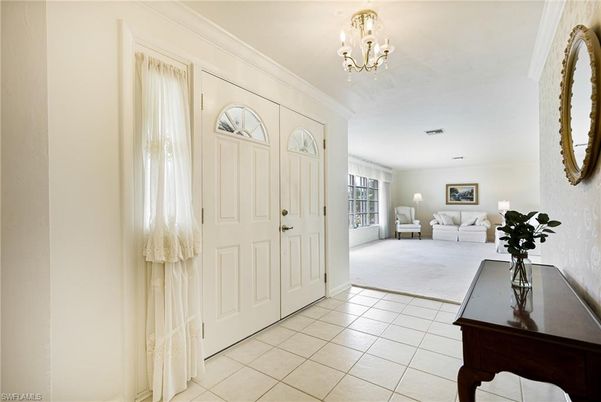 Chandelier, Interior, Living room