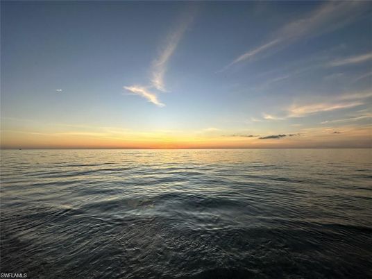 Exterior, Lake