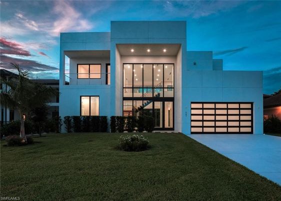 Attached, Exterior, Facade, Modern