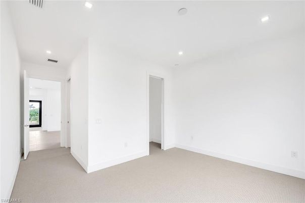Empty room, Interior, Recessed Lighting