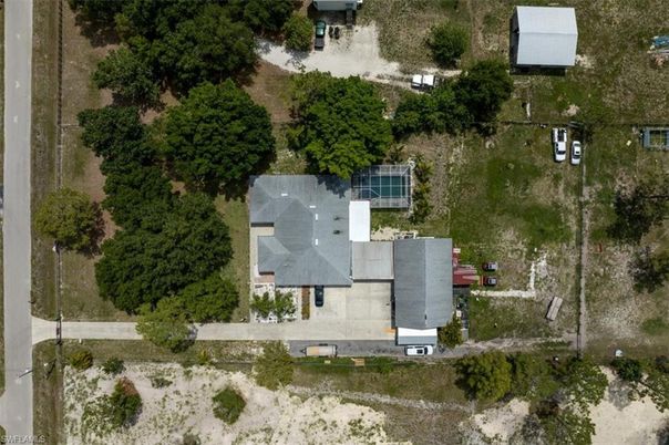 Exterior, Drone