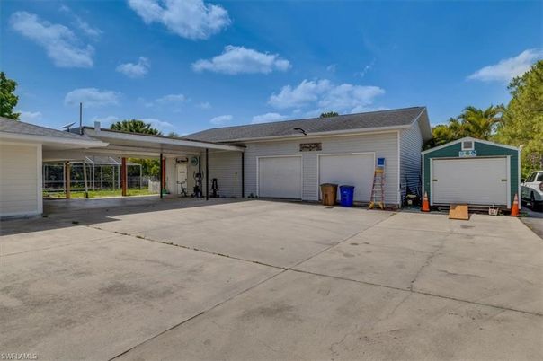 Detached Garage, Exterior