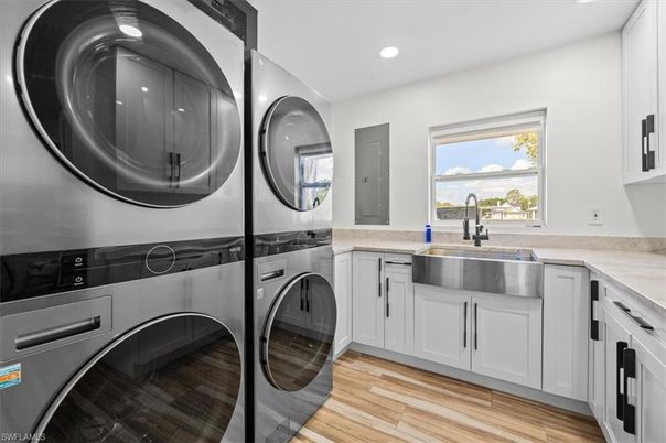 Interior, Kitchen, Recessed Lighting, Washer, Wood Texture Flooring