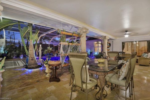 Dining room, Interior