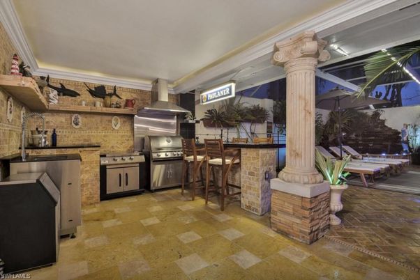 Interior, Stainless Steel Appliances