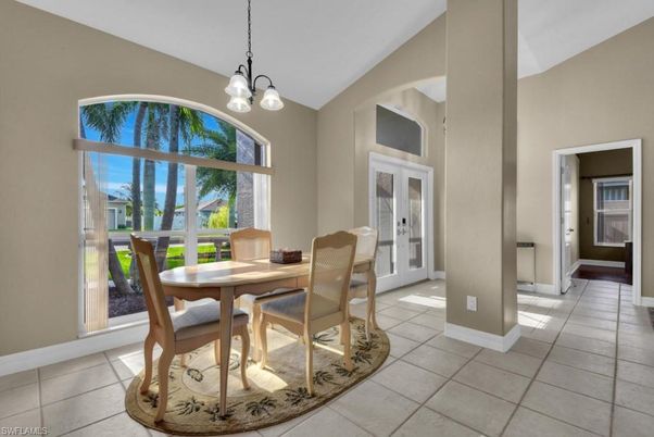 Chandelier, Dining room, Interior, Pendant Lights