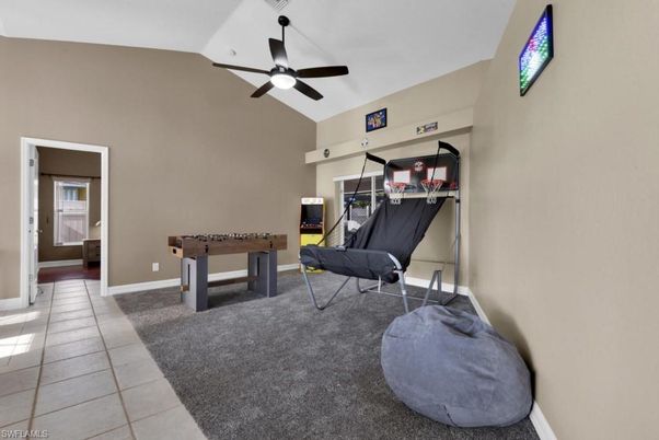 Game Room, Interior