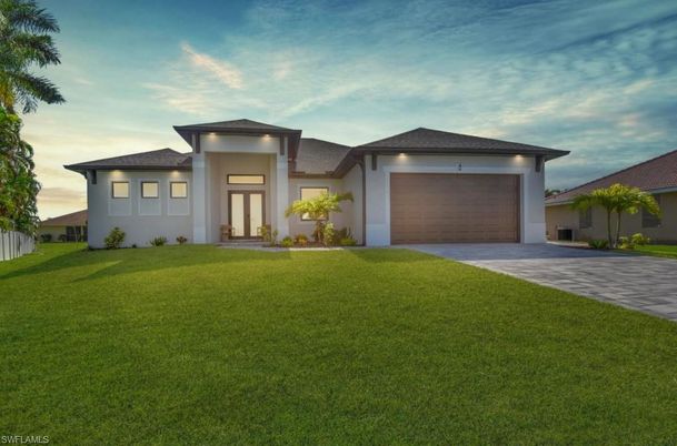 Attached, Backyard, Exterior, Facade, Modern