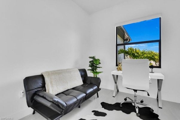 Home Office, Interior