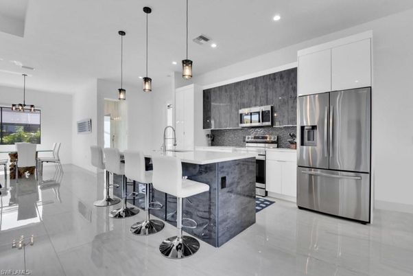 Dining room, Interior, Kitchen, Pendant Lights, Recessed Lighting, Stainless Steel Appliances