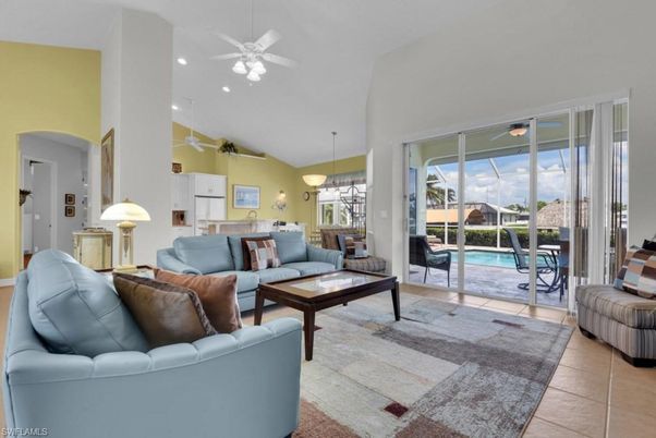 Interior, Living room, Pendant Lights, Recessed Lighting