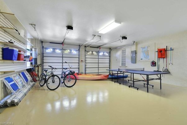 Game Room, Garage, Interior