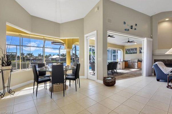 Dining room, Interior, Pendant Lights, Recessed Lighting, Water