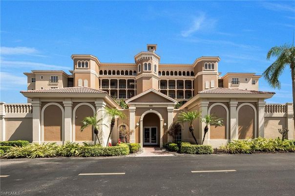 Exterior, Facade, Mediterranean