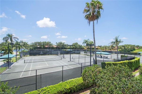 Exterior, Tennis Courts