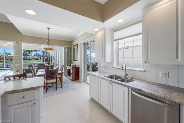 Dining room, Interior, Kitchen, Pendant Lights, Recessed Lighting, Stainless Steel Appliances