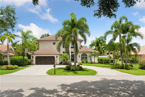 Attached, Exterior, Facade, Mediterranean