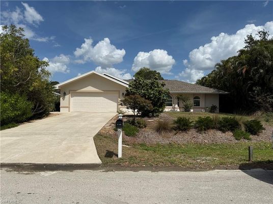 Attached, Exterior, Facade, Ranch