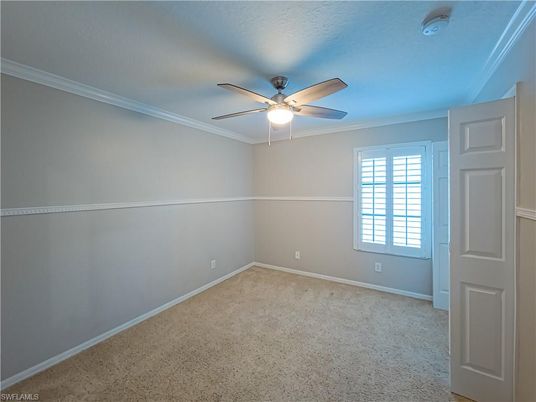 Empty room, Interior