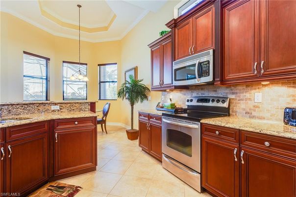 Dining room, Interior, Kitchen, Pendant Lights, Stainless Steel Appliances