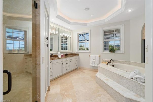 Bathroom, Dual Sink Vanities, Interior, Recessed Lighting