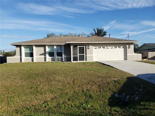 Attached, Exterior, Facade, Ranch