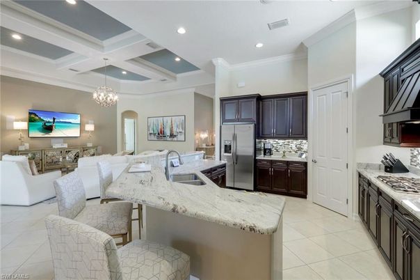 Chandelier, Interior, Kitchen, Living room, Pendant Lights, Recessed Lighting, Stainless Steel Appliances