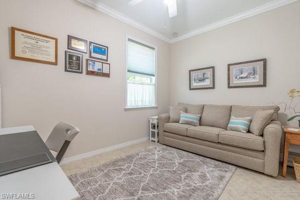 Home Office, Interior