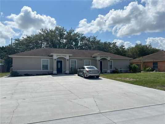 Backyard, Exterior, Facade, Ranch