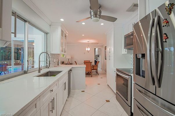 Dining room, Interior, Kitchen, Pendant Lights, Recessed Lighting, Stainless Steel Appliances