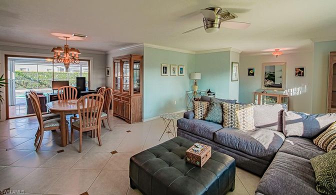 Chandelier, Dining room, Interior, Living room