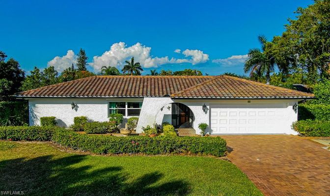 Attached, Exterior, Facade, Spanish Mediterranean
