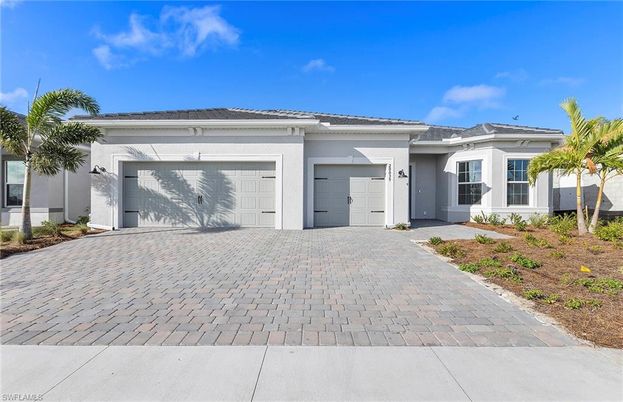 Attached, Exterior, Facade, Mediterranean