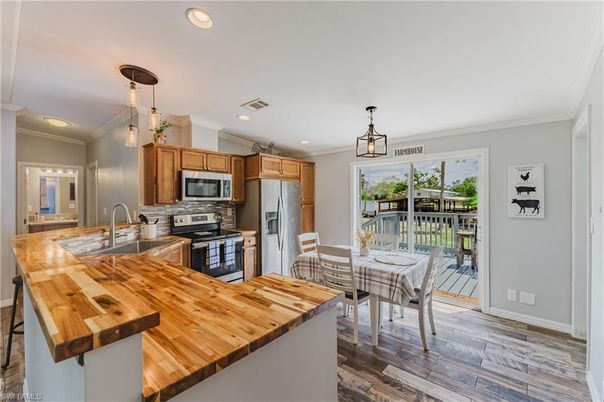 Dining room, Interior, Kitchen, Pendant Lights, Recessed Lighting, Stainless Steel Appliances, Wood Texture Flooring